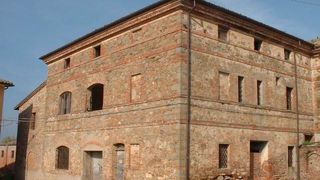 Former XIV century convent with outbuilding to be restored