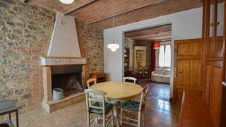San Lorenzo, renovated stone and brick house of 300 sqm with
